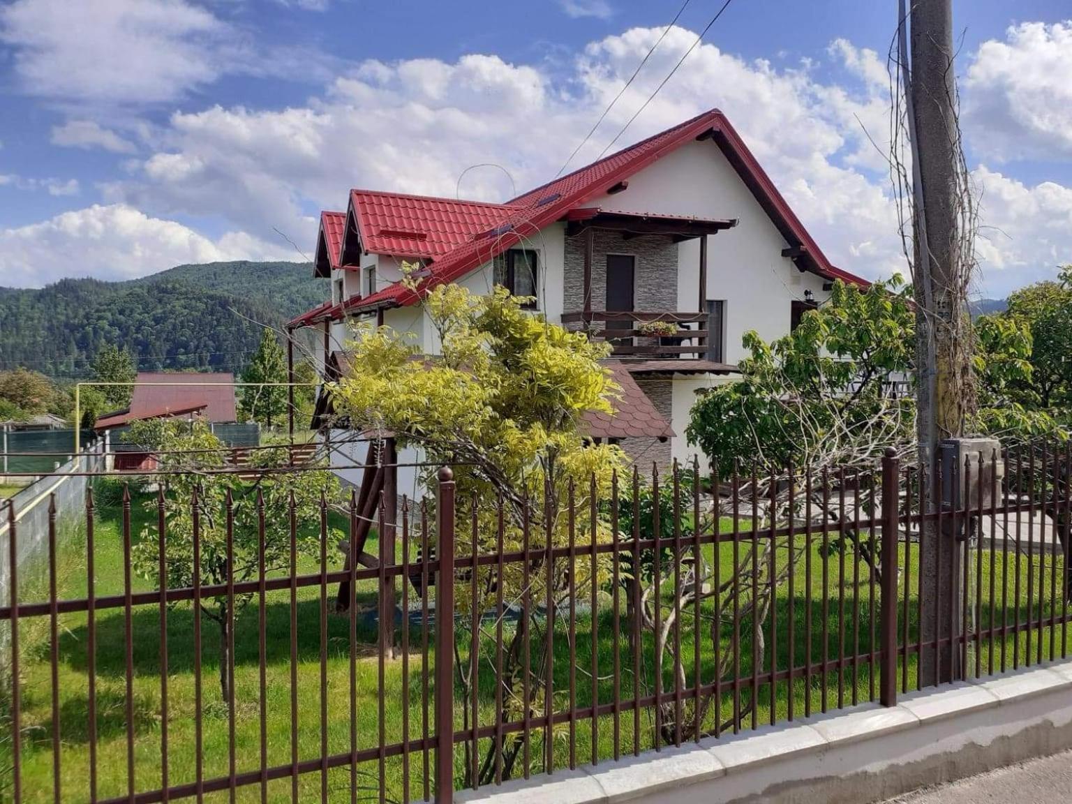Casa Popa Hotel Гура Хуморулуй Екстериор снимка